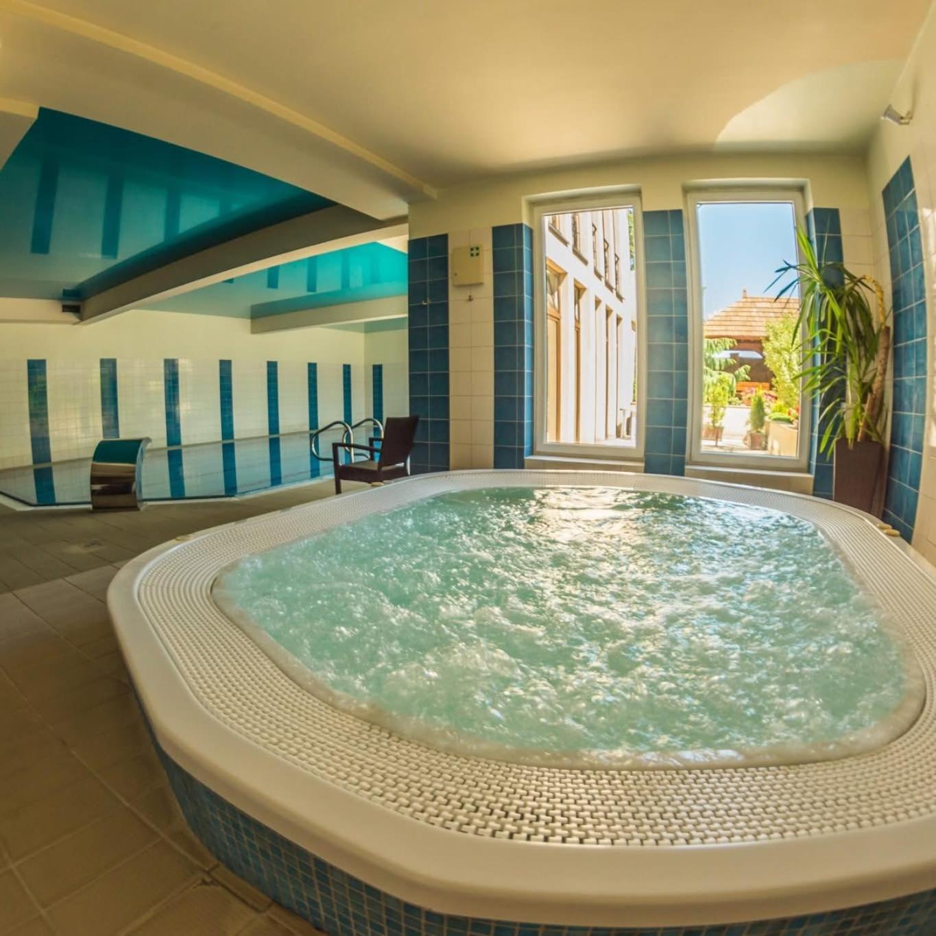 Hotel Kameralny Кельце Экстерьер фото