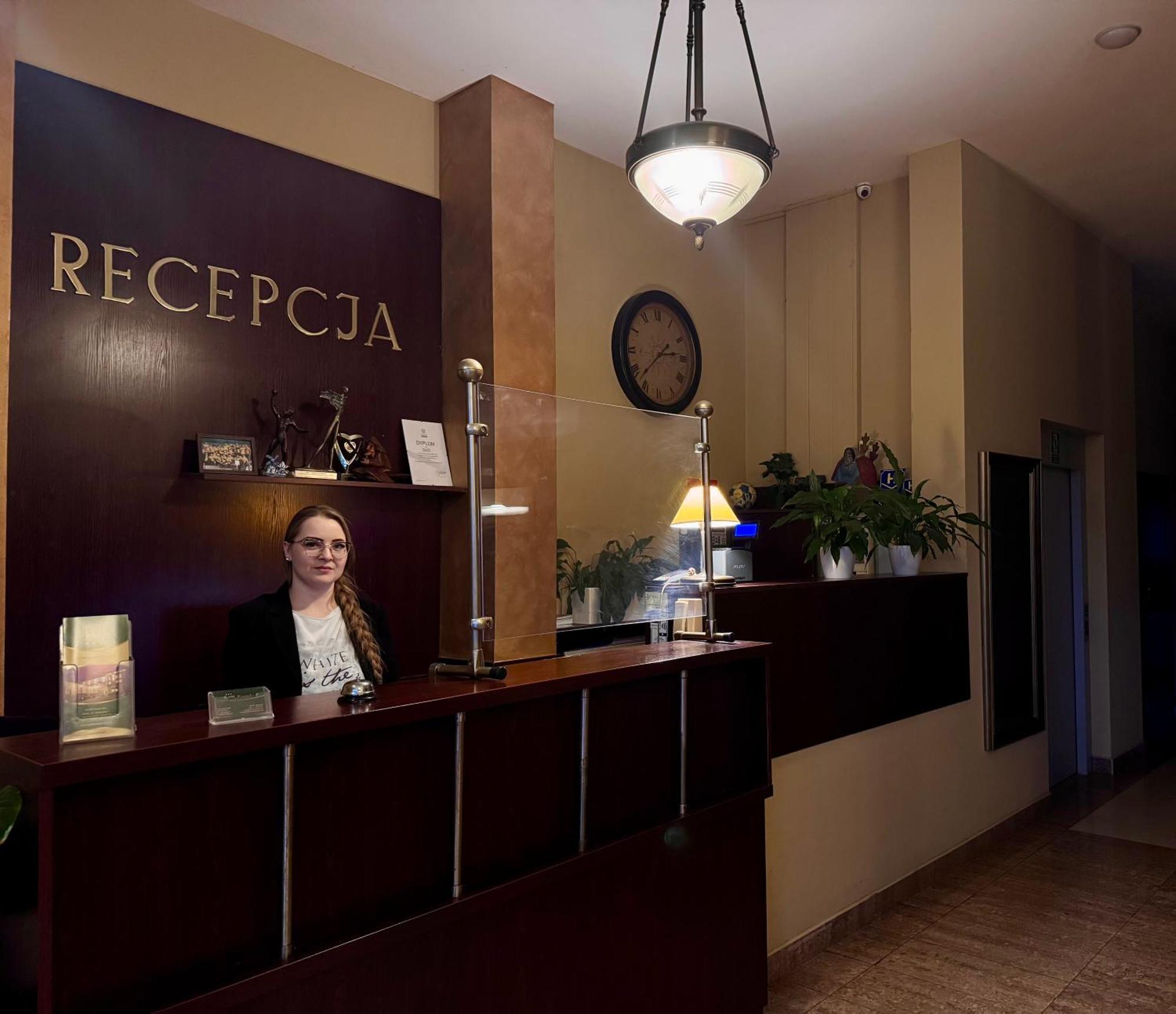 Hotel Kameralny Кельце Экстерьер фото