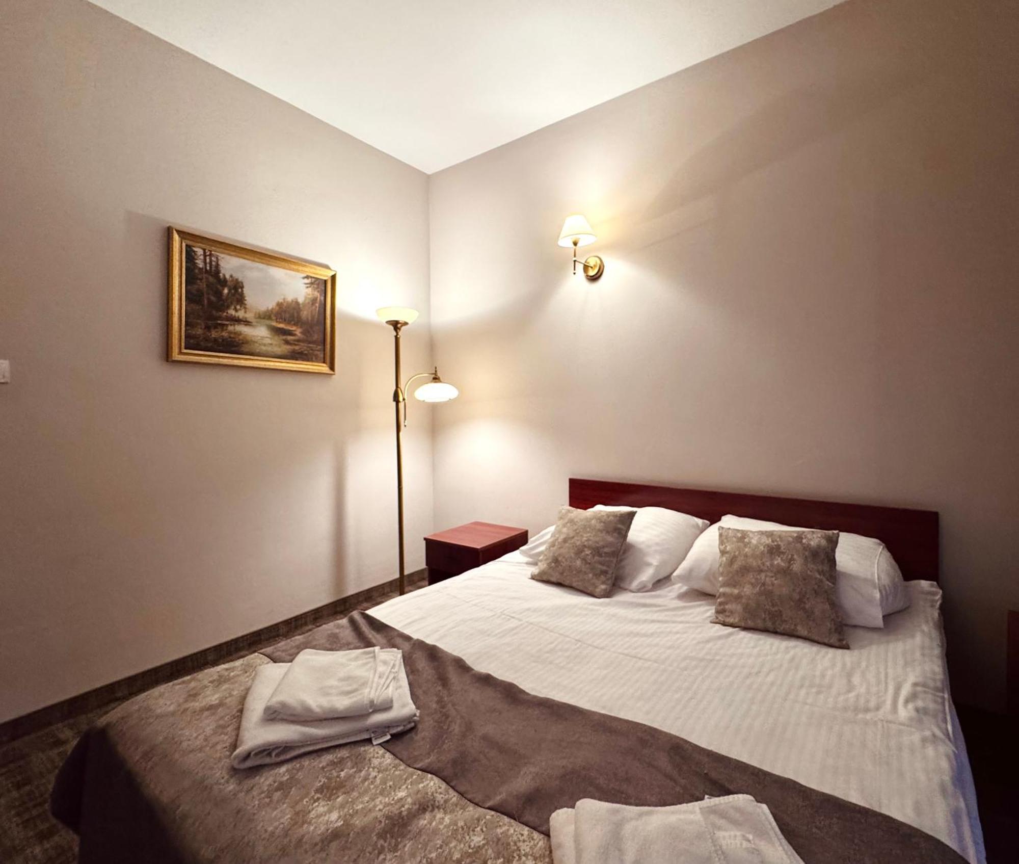Hotel Kameralny Кельце Экстерьер фото