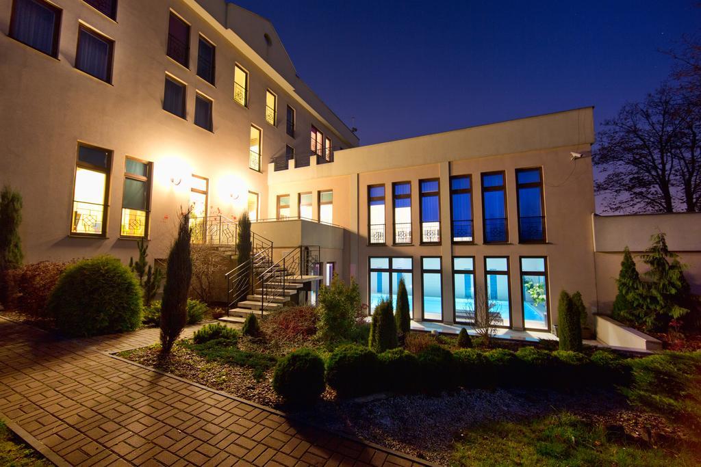 Hotel Kameralny Кельце Экстерьер фото