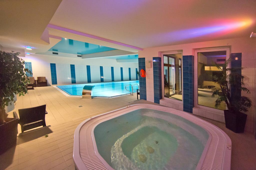 Hotel Kameralny Кельце Экстерьер фото