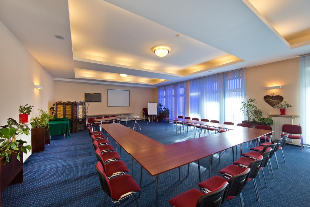 Hotel Kameralny Кельце Экстерьер фото