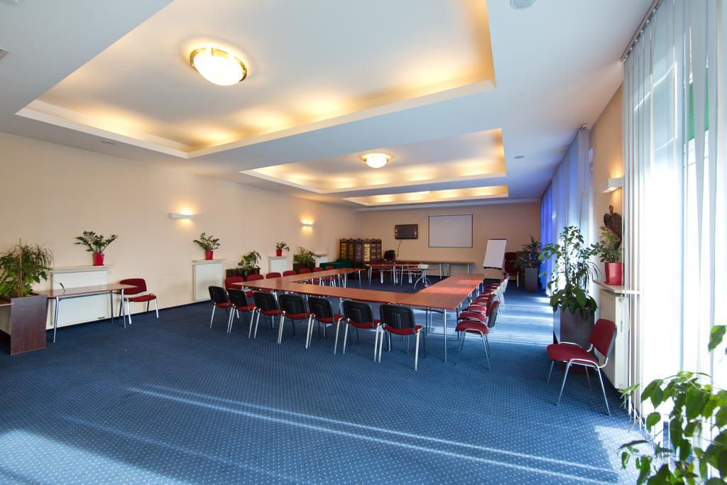Hotel Kameralny Кельце Экстерьер фото