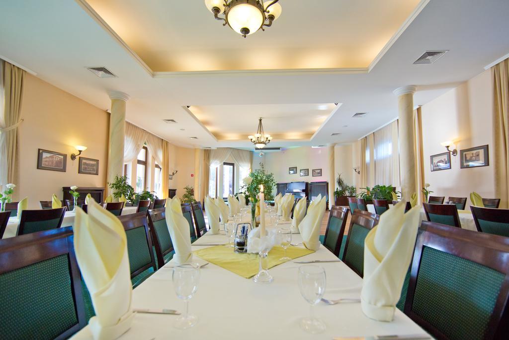 Hotel Kameralny Кельце Экстерьер фото